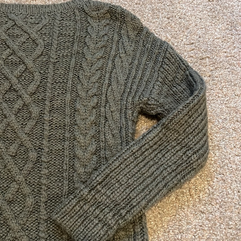 Banana Republic Cable Knit Green‎ Sweater in Large - Picture 9 of 11